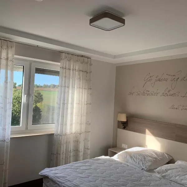 Exklusive Wohnung mit Brettachblick, hotel a Rot am See