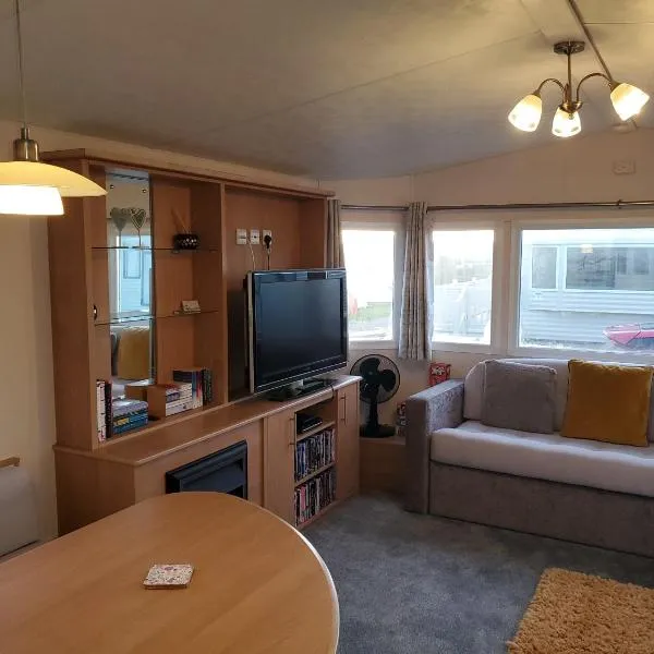 Parkdean Kessingland Beach Holiday Chalet, hotel di Benacre