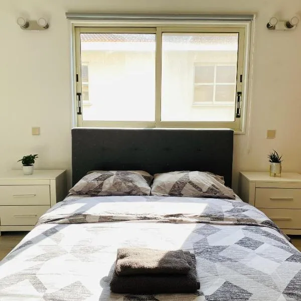 Gaia - 4 Bedroom House in Larnaca, hotel in Larnaka