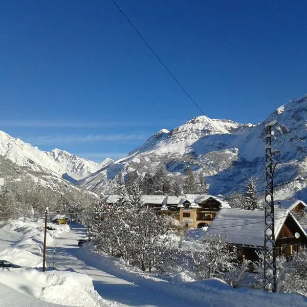 Hôtel Aigliere, hotel in LʼArgentière-la-Bessée