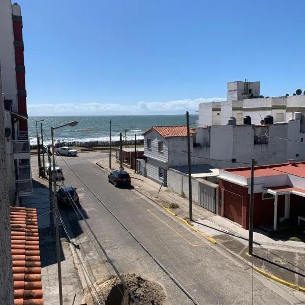 Dto en SANTA TERESITA rento por semana 1 cuadra de la playa y 4 del centro p 4 a 6 pax, hotel em Santa Teresita