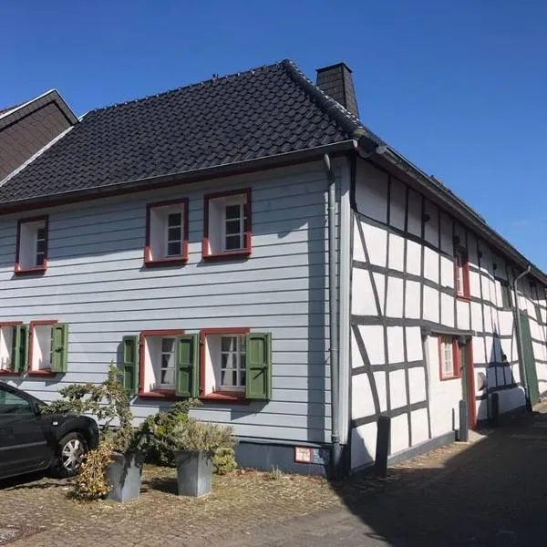 Die kleine Villa OLEFant im historischen Ortskern von Schleiden-Olef, hotell i Schleiden