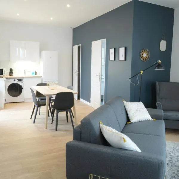 T2 de 55m2 avec toit terrasse, hyper centre, wifi, draps, savons et serviettes fournis، فندق في كونياك