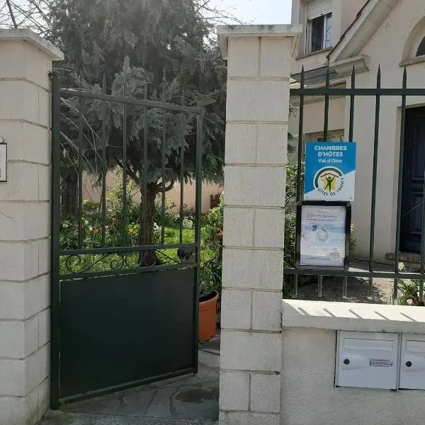 LE CLOS D'HERBLAY Chambres d'Hôtes, מלון בהרבלאי