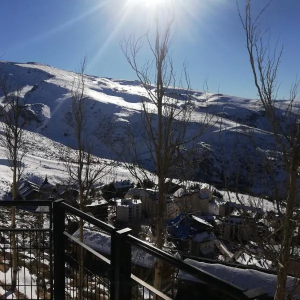 APARTAMENTO LOS VALLES en SIERRA NEVADA Parking gratuito: Sierra Nevada'da bir otel