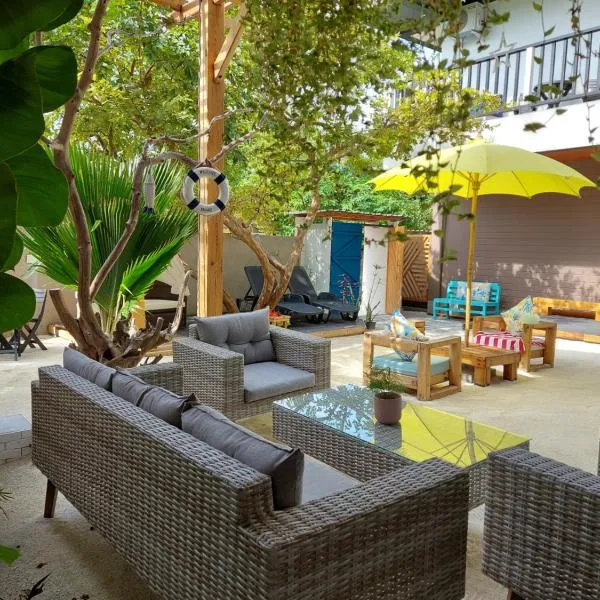 Palms Retreat, hotel in Fulhadhoo