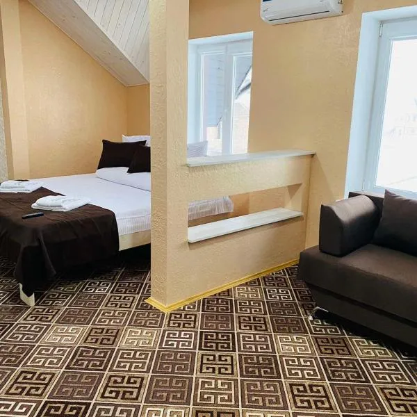 Під явором NEW, hotell sihtkohas Rosilʼna