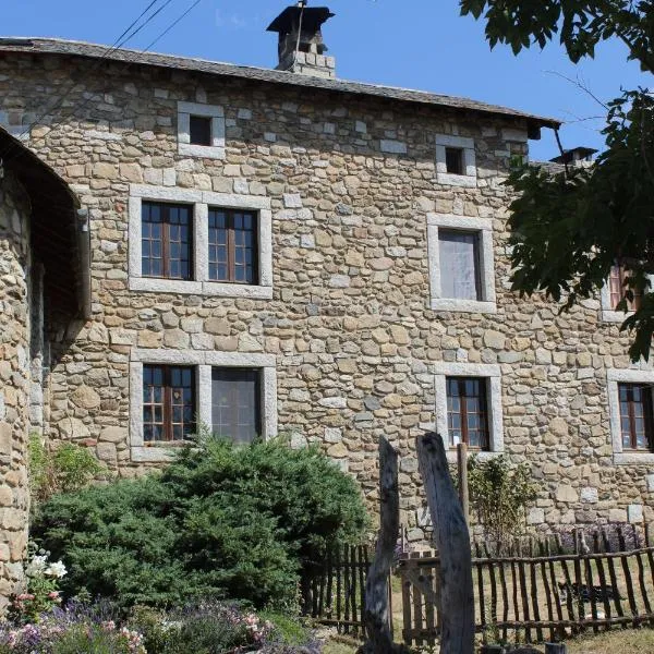 Ferme Can Llull, hotel v destinaci Enveitg