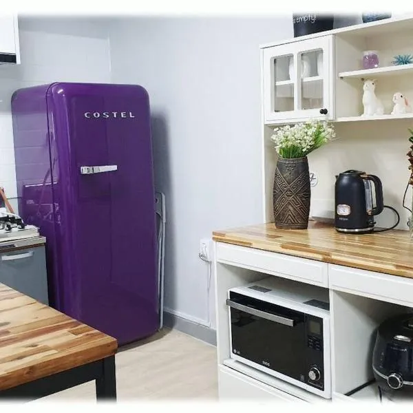 꽃길만 걷는 집ㅡ방3ㅡ침대6개, hotel in Wonju
