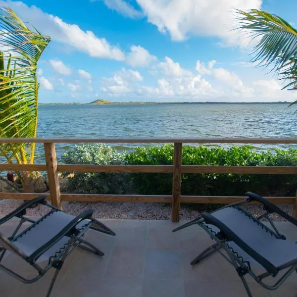 Cosy Waterfront Private retreat, hotel v destinaci Quarter of Orleans