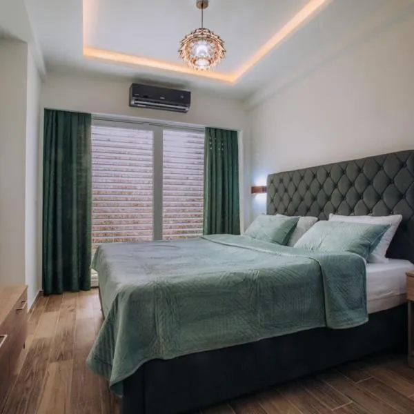 White Blue Ohrid - Luxury Apt, City Center, Private Parking, Balcony, near Ohrid Lake, hotel in Ohrid