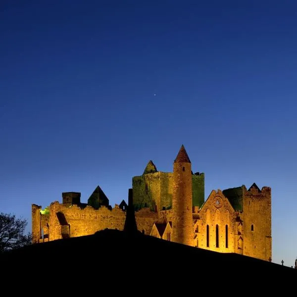 3 Bedroom Luxury Apartment Main Street Cashel Tipperary, hotel v destinaci Cashel