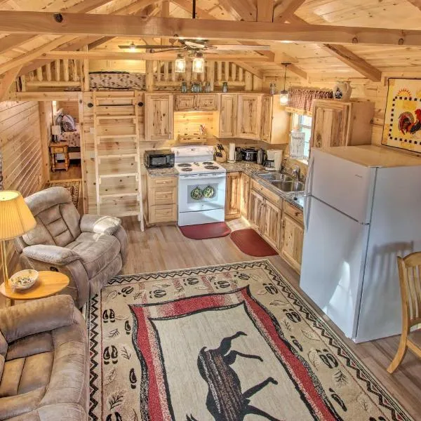 Cozy Augusta Cabin with Grill - Walk to Main St, hotel in Augusta