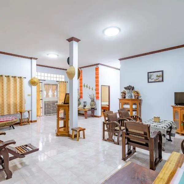 Bangsaphan Paradise Green House, hotel em Bang Saphan