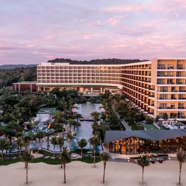 Crowne Plaza Phu Quoc Starbay by IHG, hotel in Phu Quoc