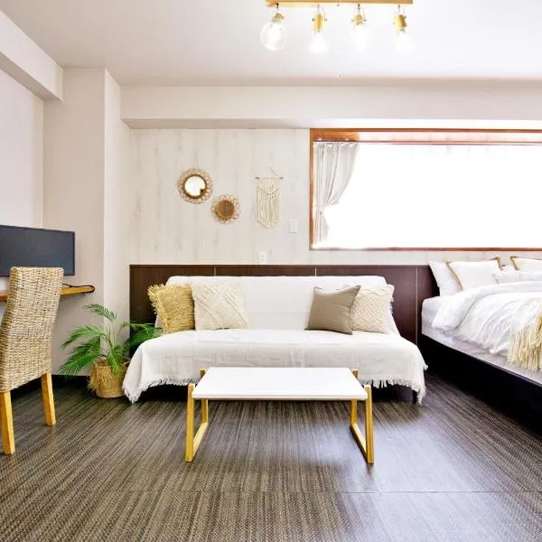 TOMMY CONDOMINIUM WAKASA 502, hotel in Naha