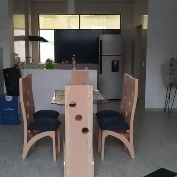 Casa amplia con aire acondicionado. Excelente clima y ubicación., hotel v destinaci Apulo