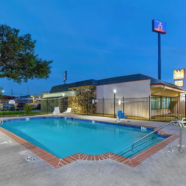 Studio 6-Denton, TX - UNT, hotel v destinaci Denton
