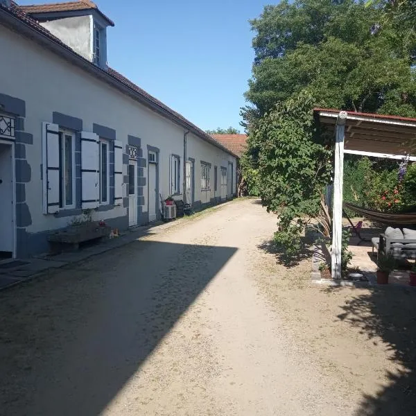 Au tournebride – hotel w mieście Saint-Priest-Bramefant