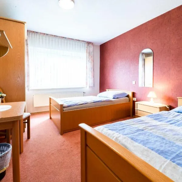 Gästezimmer 5 im Landgasthaus Lindenhof, hotel en Oberlangen