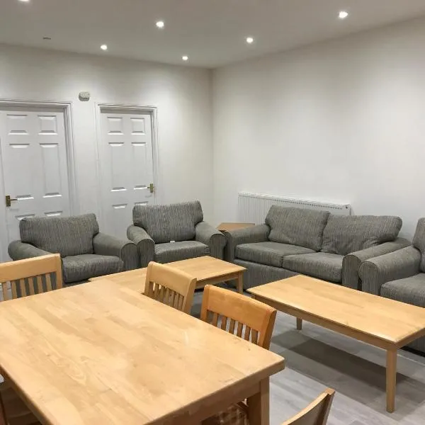 Spacious Entire Two Double Bedrooms Flat, N 3, hotel in Great Yarmouth