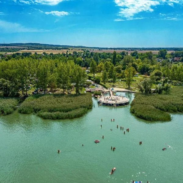 Balatontourist Berény Naturist Camping、バラトンベレーニのホテル