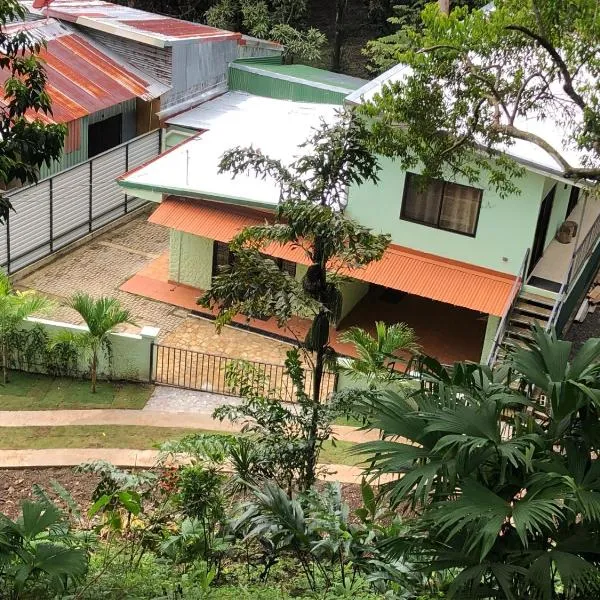 Casa Encantada offers you Two-Bedroom House, 1 Tiny Apartment & 3 Double Rooms, hotel v destinaci Manuel Antonio