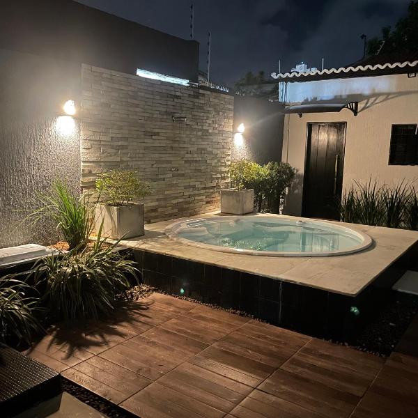Linda casa com jacuzzi no coração de ponta negra
