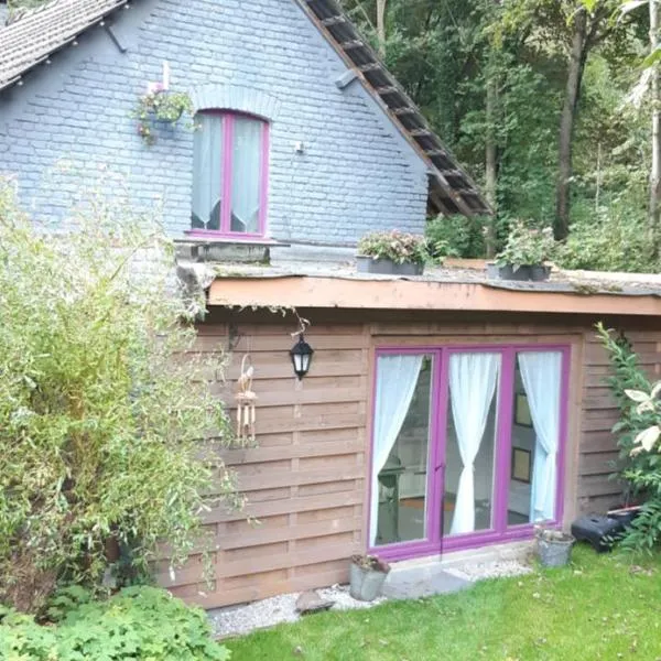 LA P'TITE MAISON, hotel v destinaci Charleroi