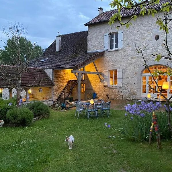 Le prieuré de Sainte Vertu, hotel in Nitry