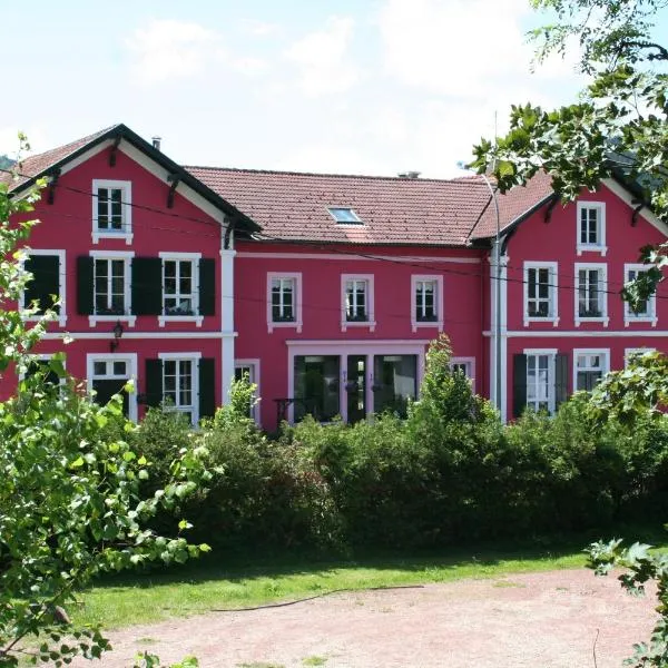 La Mirabelle – hotel w mieście Cornimont