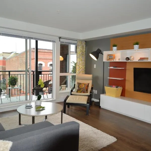 Chic 1Br Steps From Chinatown And Harbour, хотел в Виктория