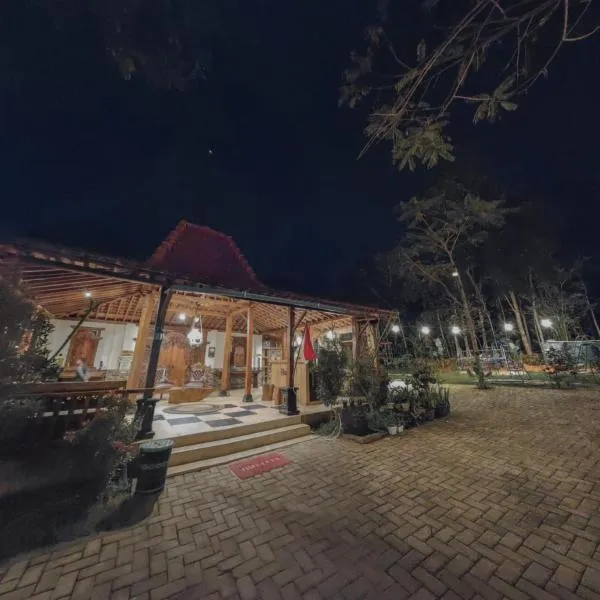VILLA OPA DOEL YOGYAKARTA, hotel v destinaci Yogyakarta