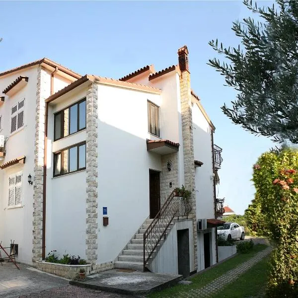 Apartments Maletić, hotel en Kaštela