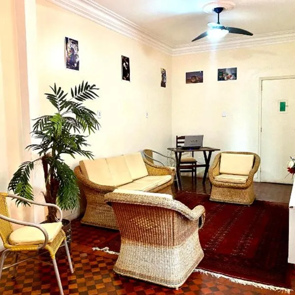 Rio Guesthouse - Um quarteirão da Praia de Copacabana, hotel in Copacabana