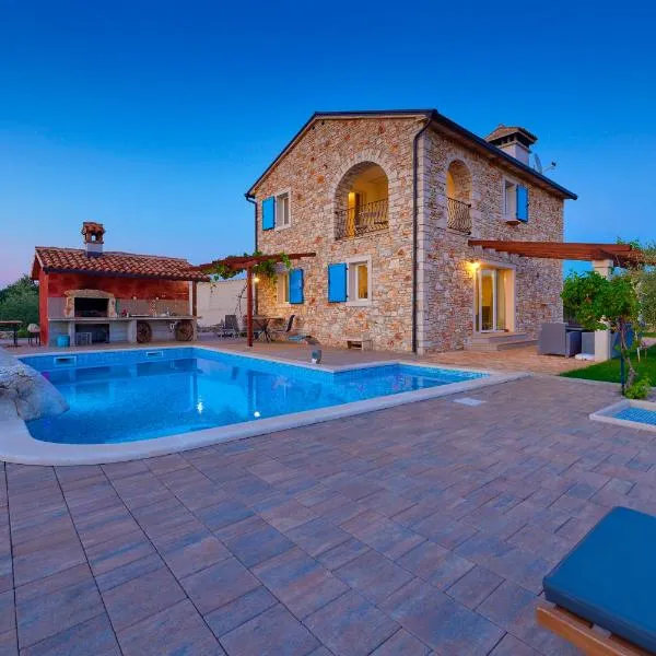 Relax house surrounded by olives and vineyard, hotel in Stifanići