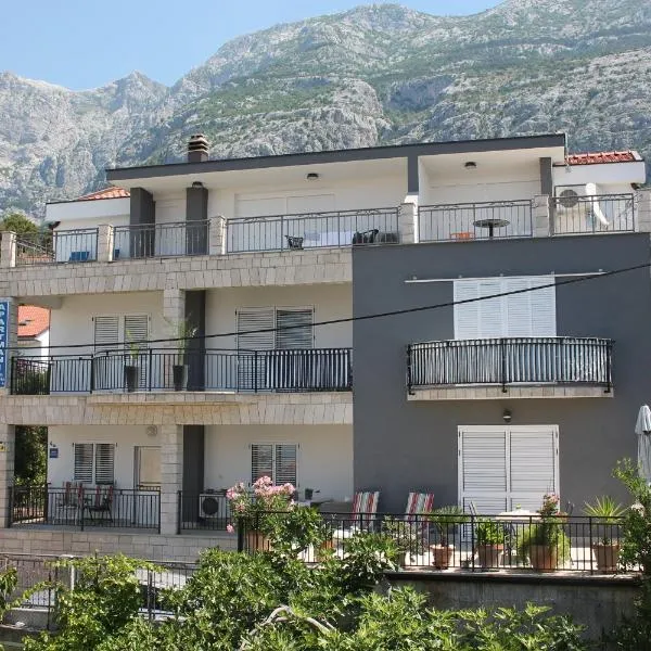 Apartments Villa Silvia, hotel in Makarska