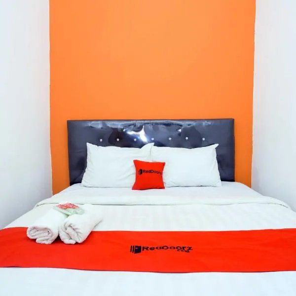 RedDoorz @ Kawasan Industri Candi Semarang: Kalibanteng-kidul şehrinde bir otel