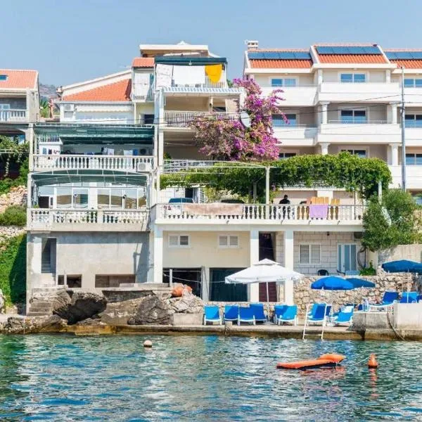 Apartments Rašica Molunat, hotell i Mihatovići