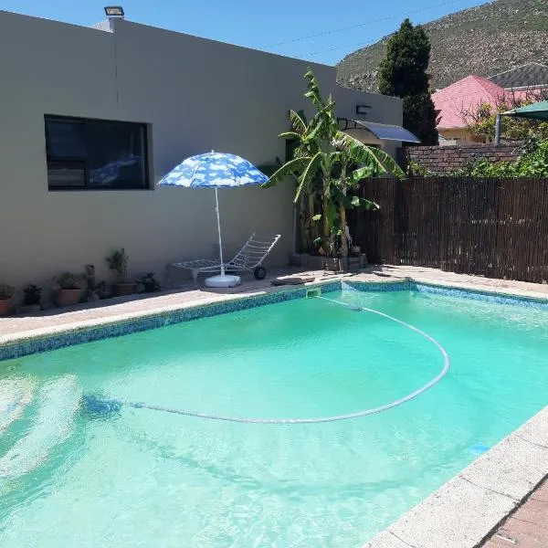 The Pool Cottage, hotel in Fish hoek