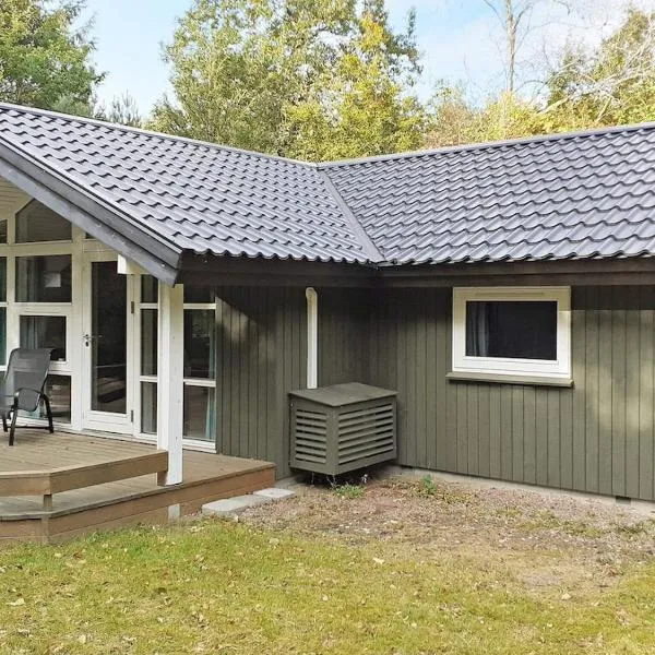 6 person holiday home in Frederiksværk-By Traum, hotel v destinaci Frederiksværk