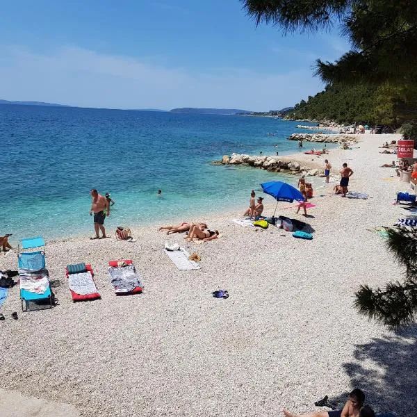 MARIO-50m FROM THE BEACH,TERRACE WITH SEA VIEW!, hotel in Split