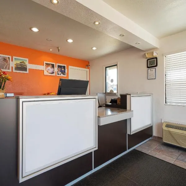Americas Best Value Inn & Suites Humble, hotel v destinaci Humble