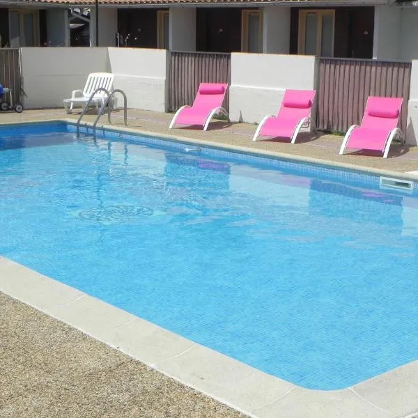Hotel Les Pins – hotel w mieście Hourtin