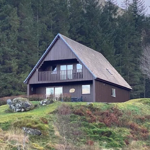 Ghillies Lodge Crianlarich – hotel w mieście Crianlarich