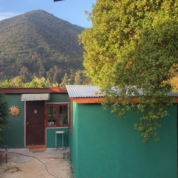 CABAÑA ZAPALLAR BOSQUE PLAYA CON HOTTUBE, hotel v destinácii Zapallar