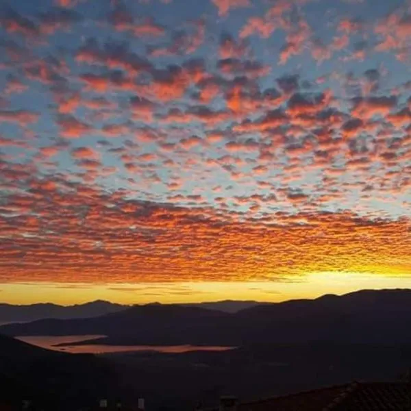 όμορφο διαμερισμα με δυο κρεβατοκάμαρες, hotel in Delfoi