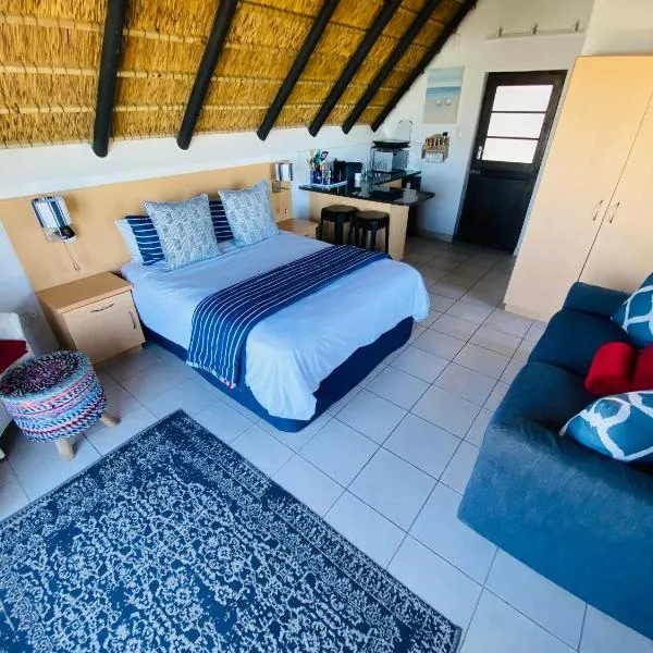 Shalom-self catering apartment, hotel in St Francis Bay