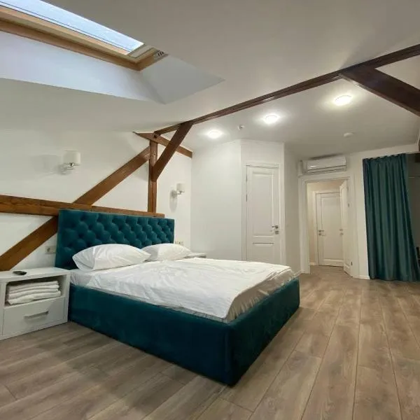 Мансарда & Апартаменти в центрі, hotel in Ivano-Frankivsʼk