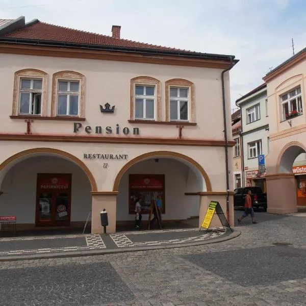 Penzion u České Koruny โรงแรมในยีชิน